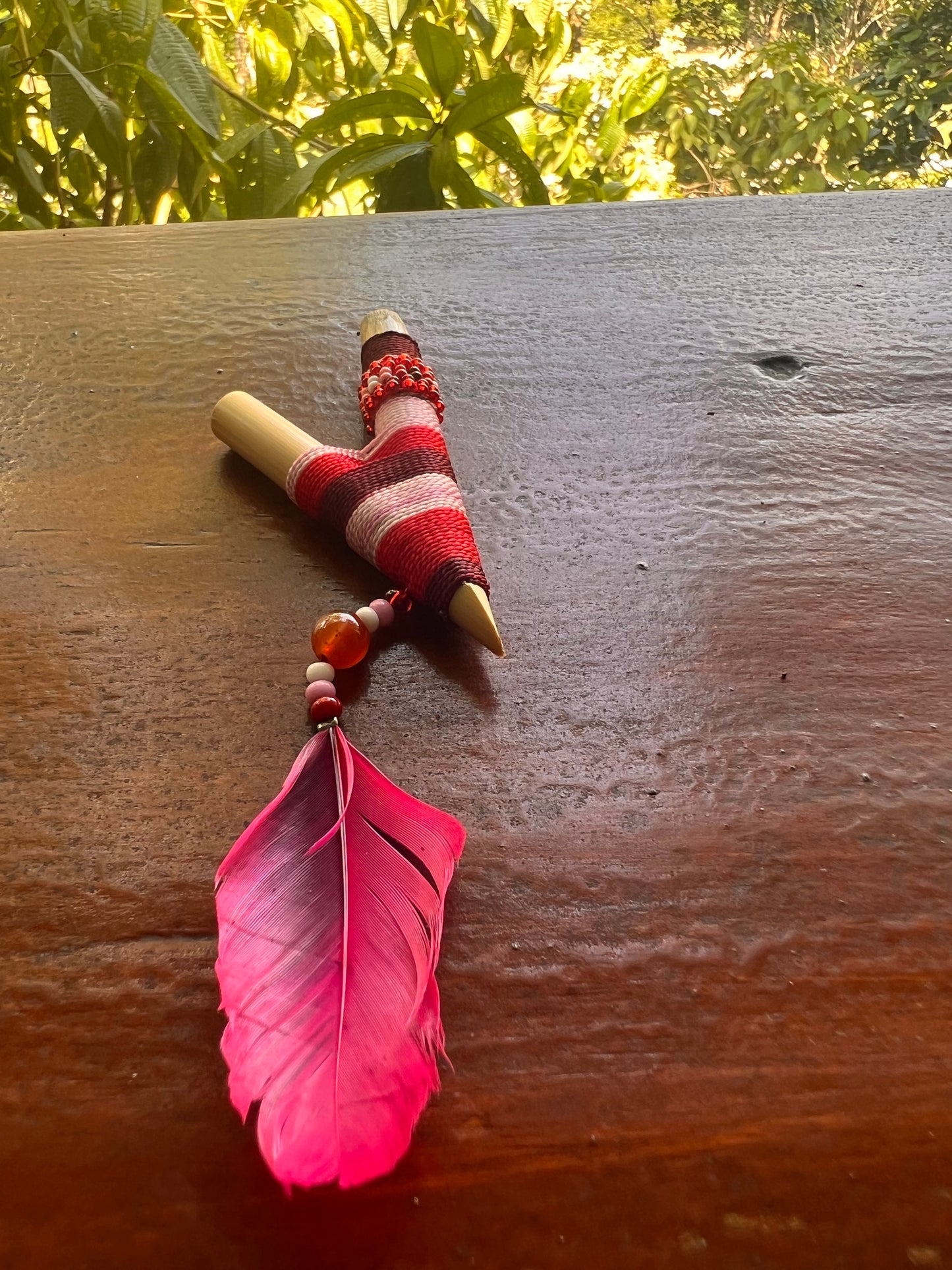 Red-burgund Bamboo Kuripe with feather and pearls