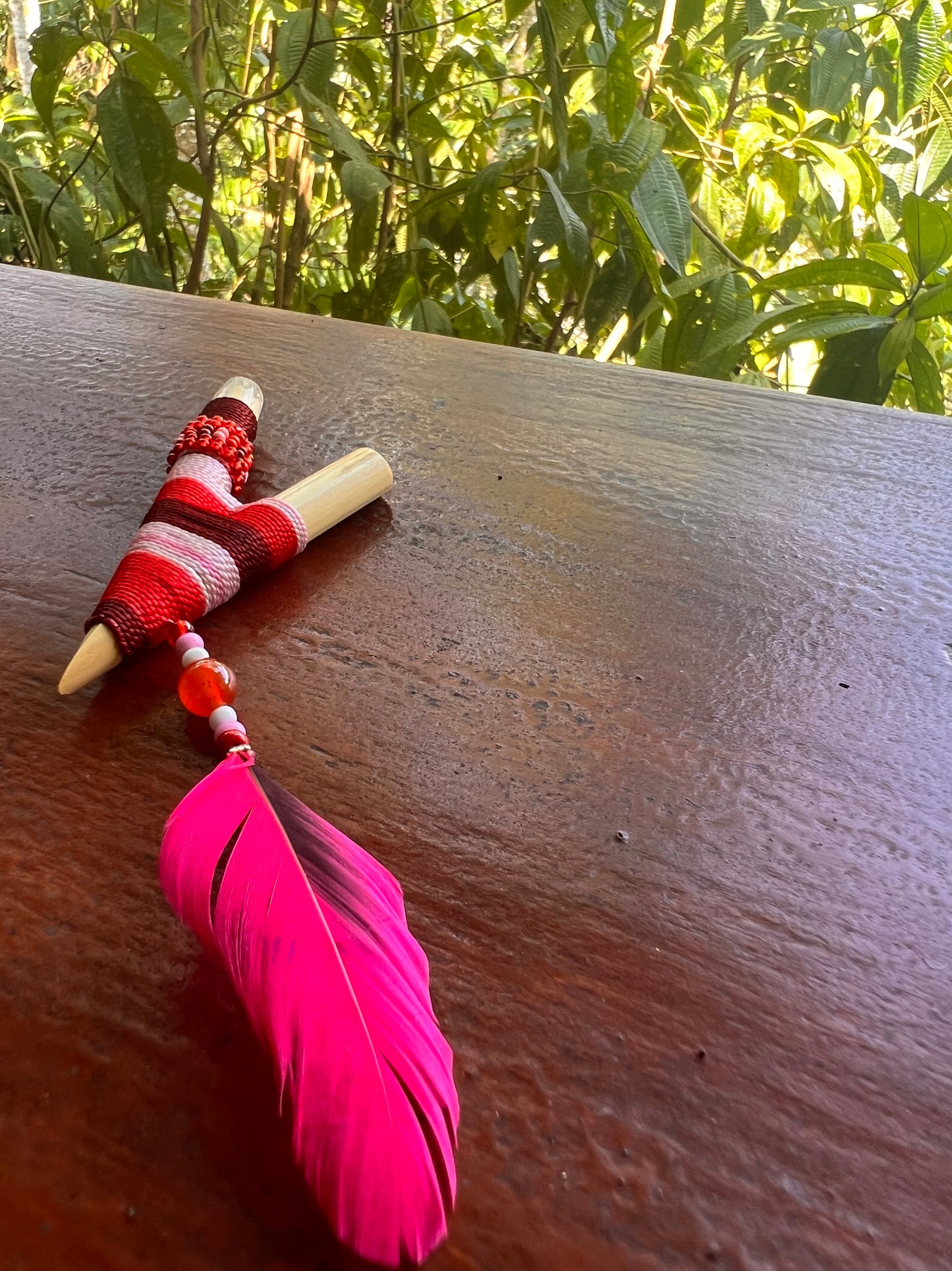 Red-burgund Bamboo Kuripe with feather and pearls