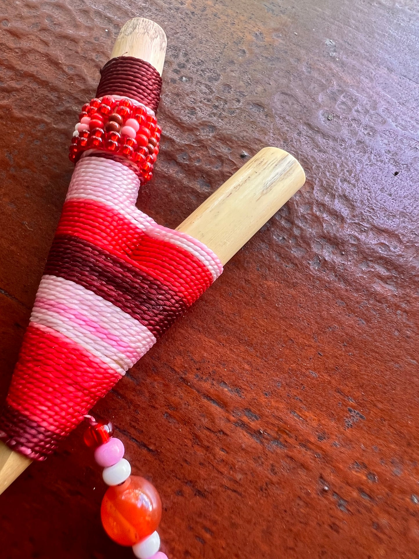 Red-burgund Bamboo Kuripe with feather and pearls