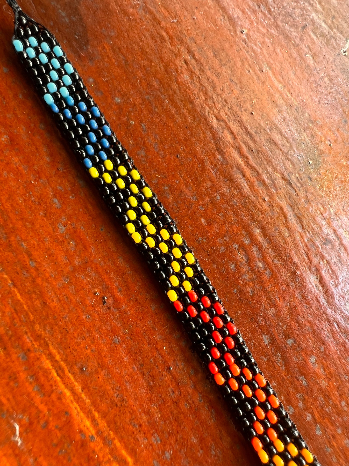 Black bracelet with rainbow waves Yanacona 1 cm x 13 cm