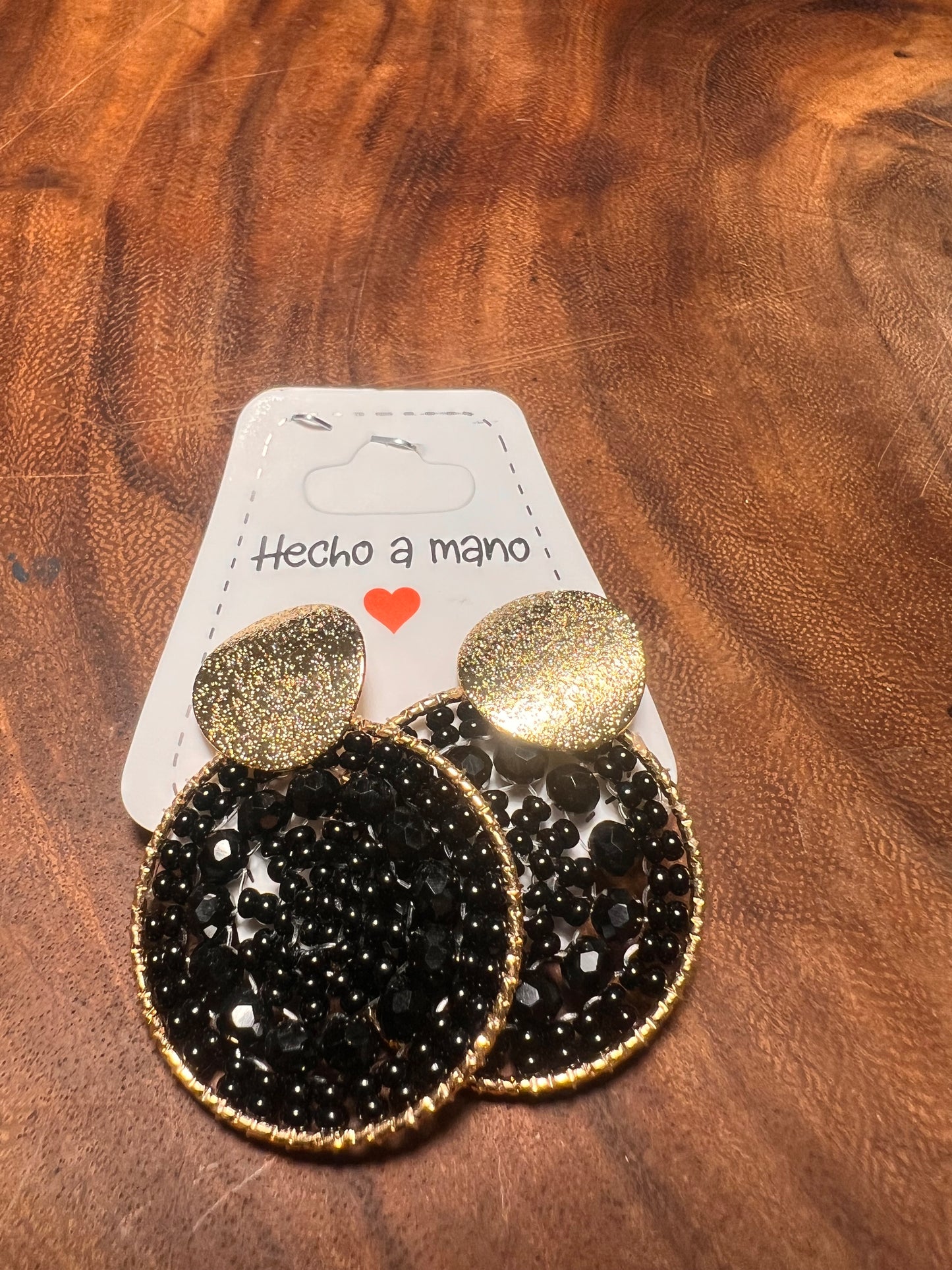 Pendientes pequeños de círculo negro