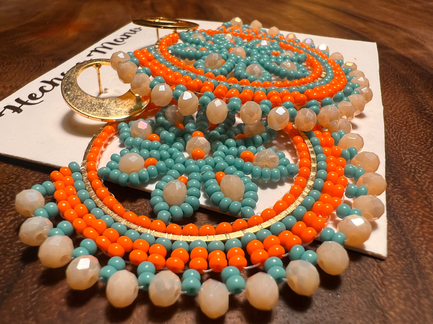 Pendientes de círculo blanco, azul y naranja