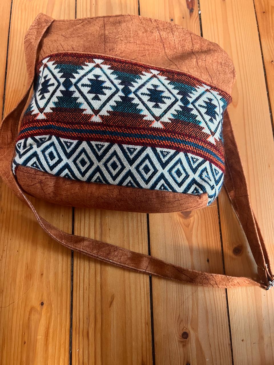 Hand bag (different colours) 27x23 cm