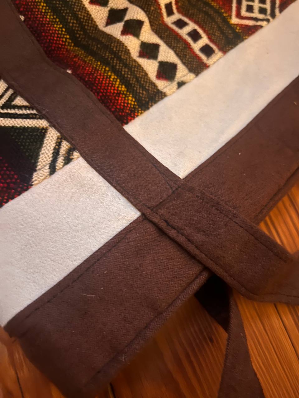 White brown hand bag 35x30 cm