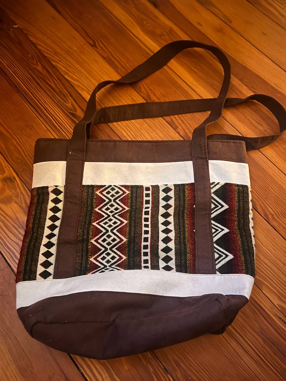 White brown hand bag 35x30 cm