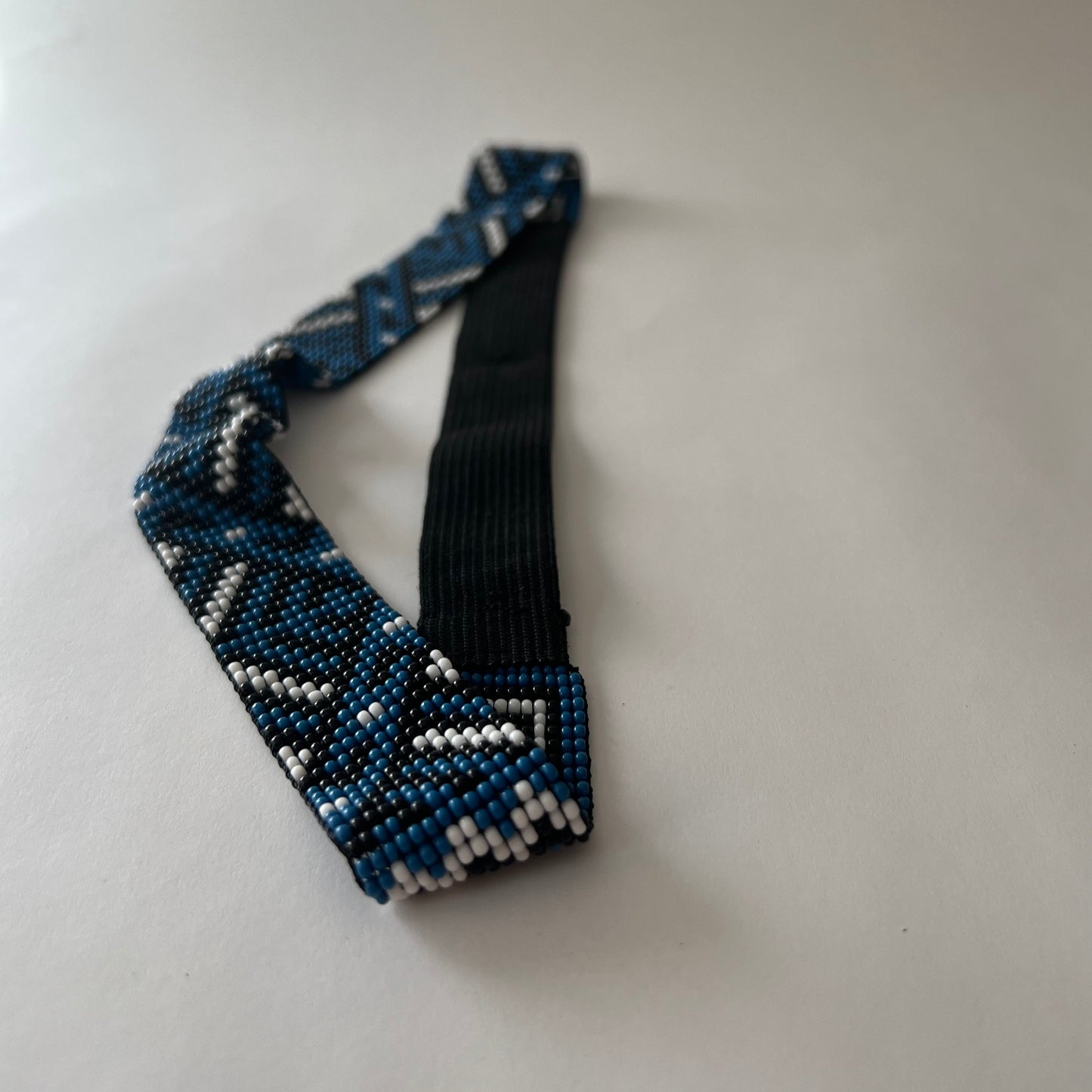 Dark blue Hair-ribbon with back and white patterns