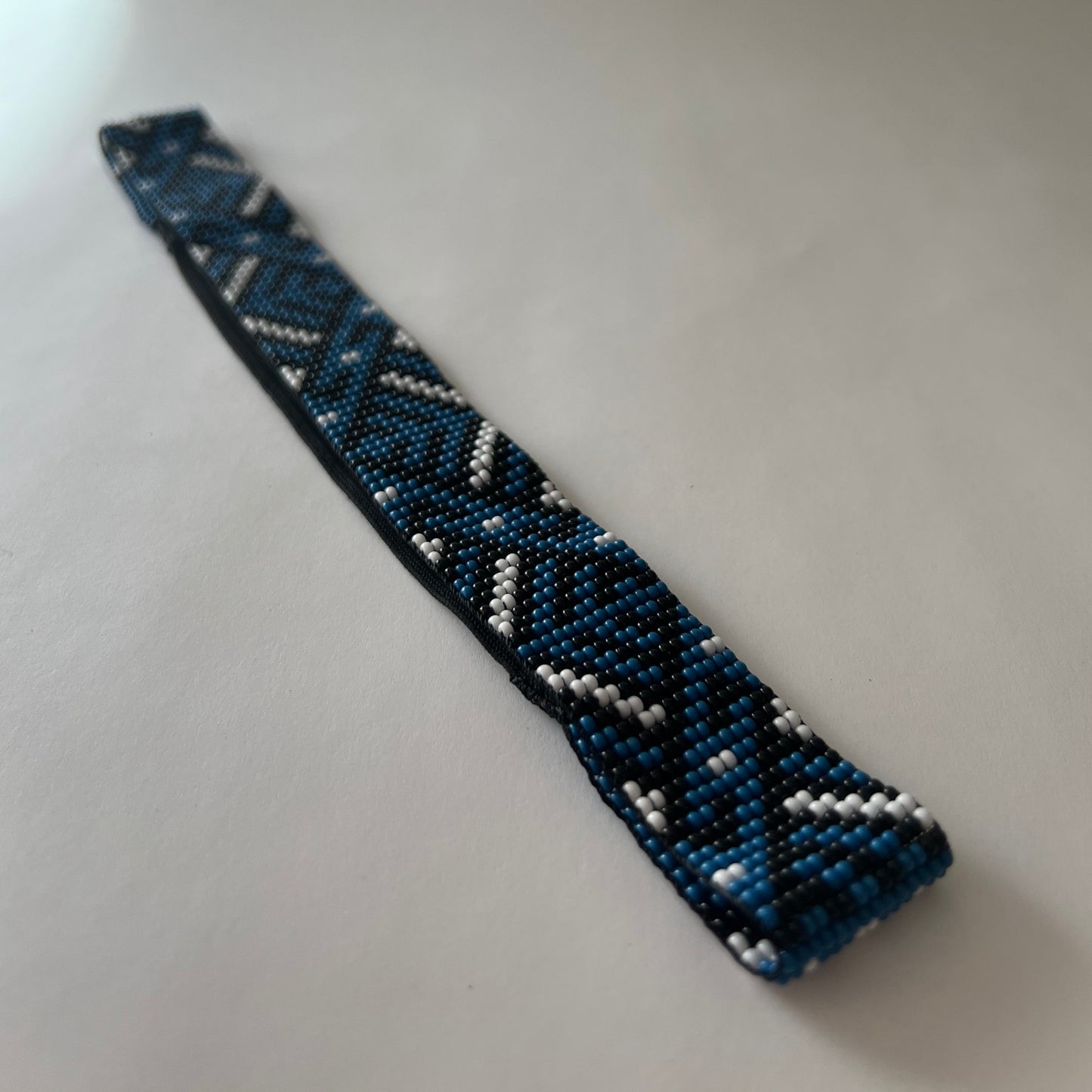 Dark blue Hair-ribbon with back and white patterns