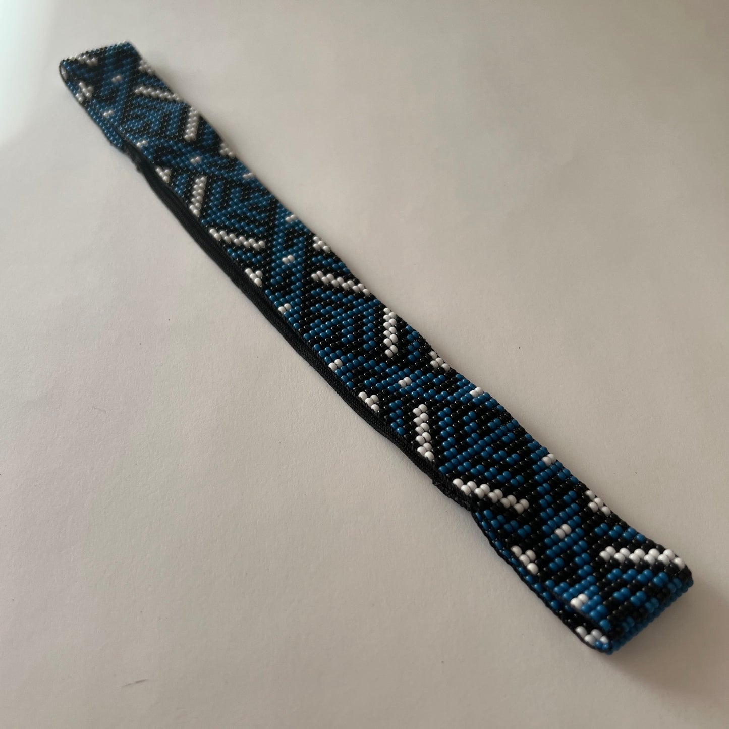 Dark blue Hair-ribbon with back and white patterns