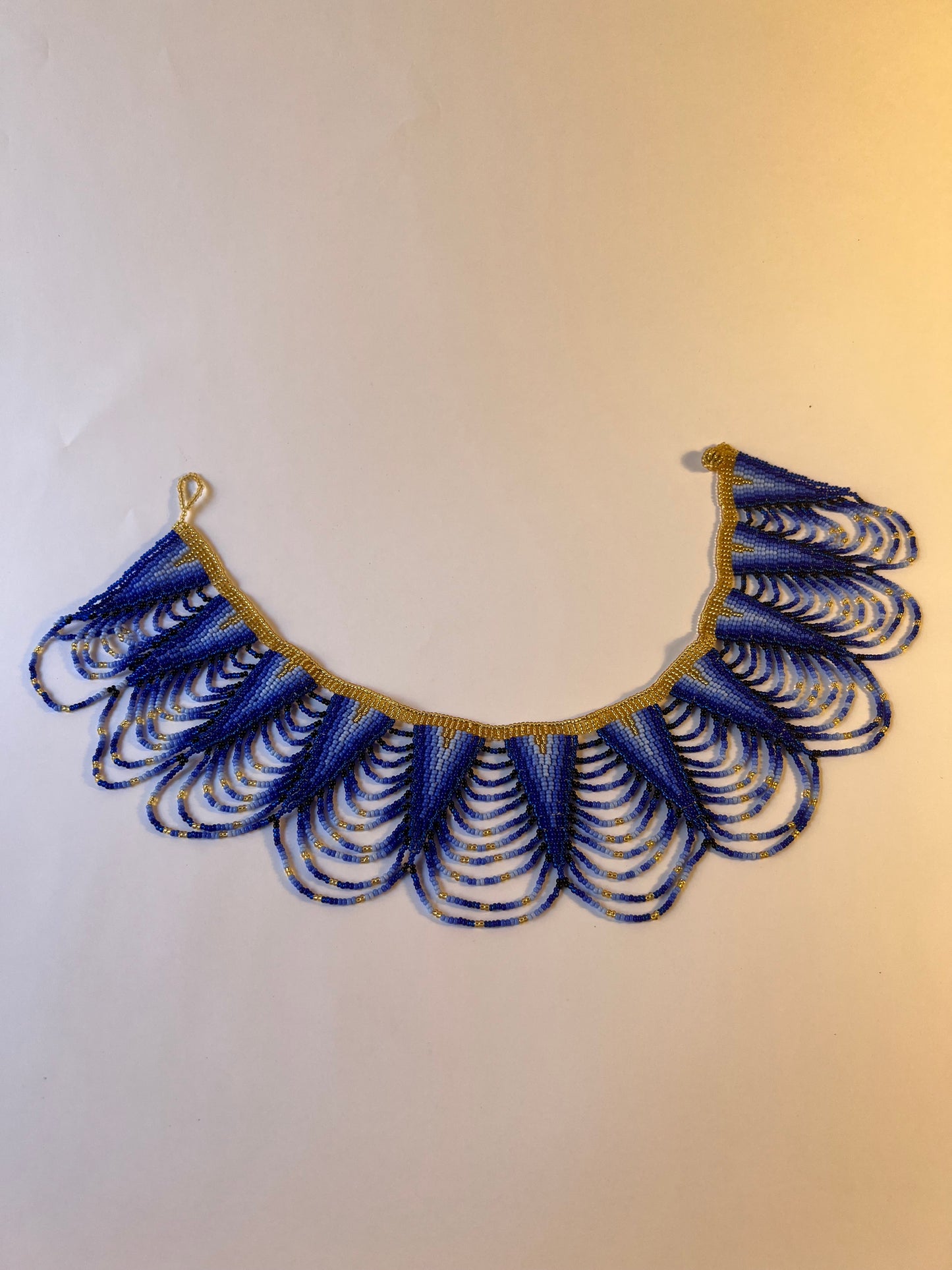 Blue round necklace