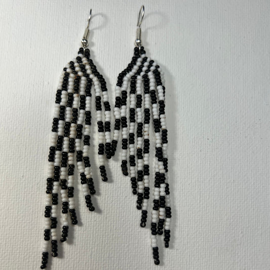 Pendientes Blanco y Negro Inga