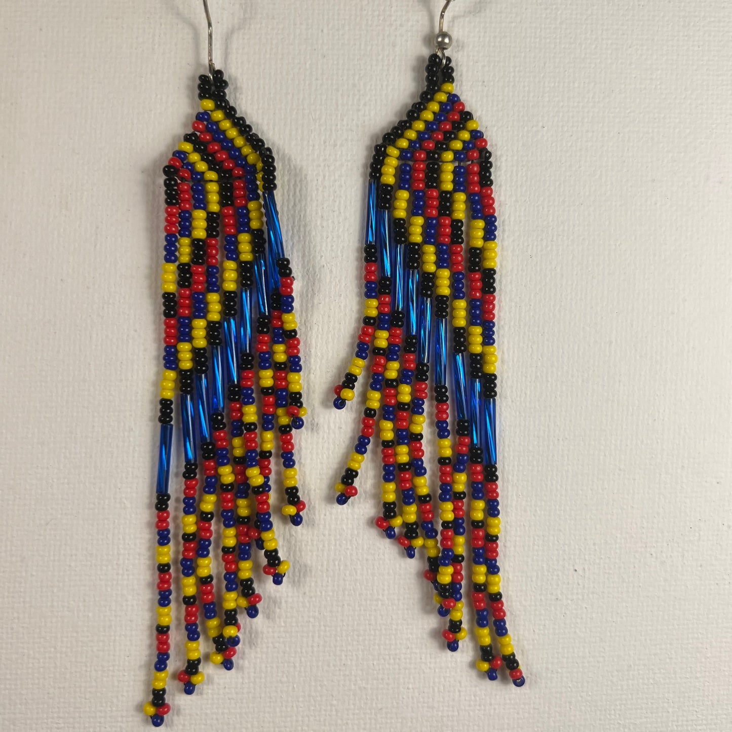 Black earrings with multicoloured patterns