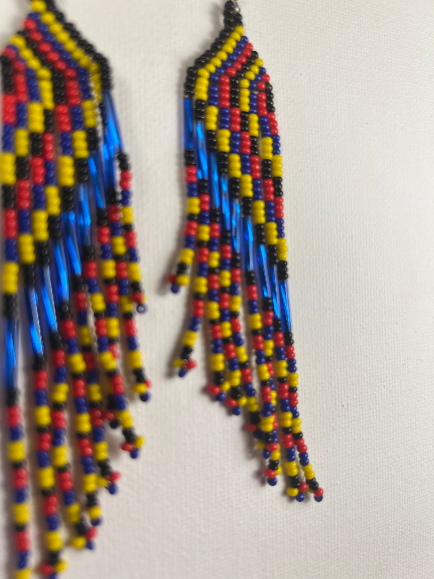 Black earrings with multicoloured patterns